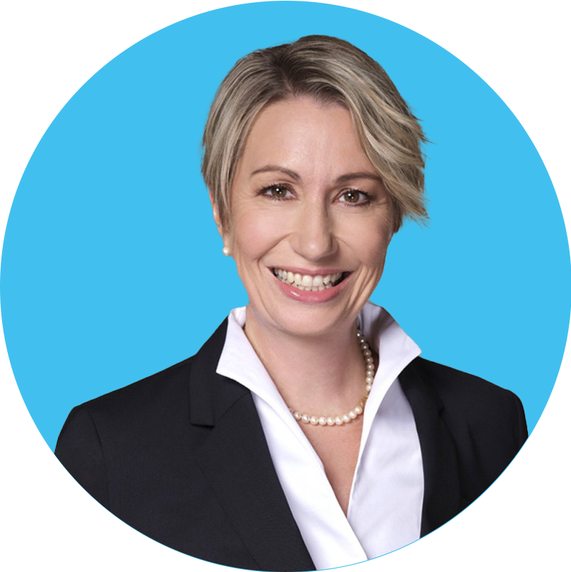 Andrea Ritz rund mit Hintergrund